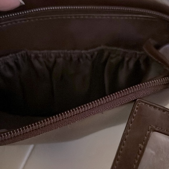 Etienne Aigner THE Ultimate Crossbody - Picture 12 of 12